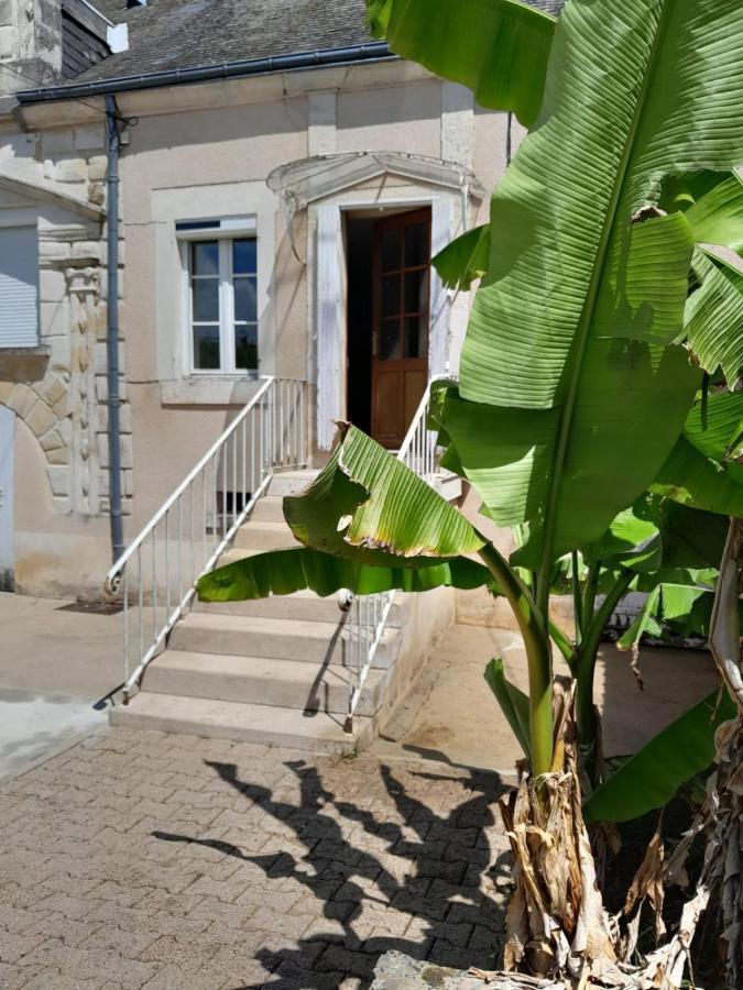 Les Anciennes Ecuries Du Chateau Vatan Luaran gambar